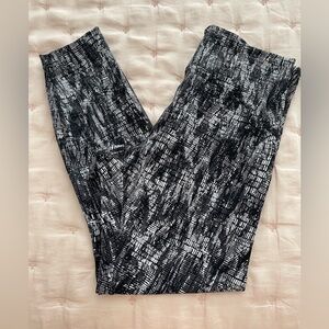 Lululemon Instill HR Tight Black/White Geometric 25” Leggings Sz. 10 LW5EQUS